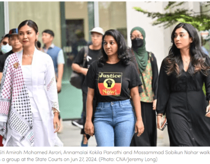 Watermelon Umbrella Procession: Women Charged! Amazing!